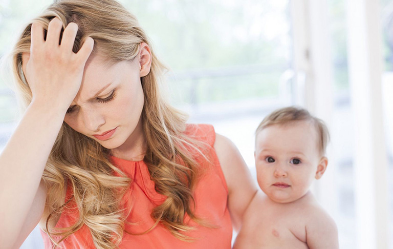 Có tới 90% bà mẹ sau sinh gặp phải tình trạng rụng tóc
