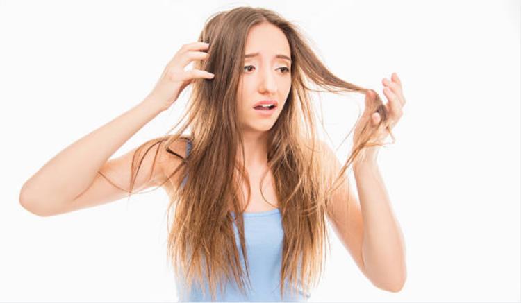 Ngoài ra, dùng sai dầu gội cũng là nguyên nhân khiến tóc nhanh bết